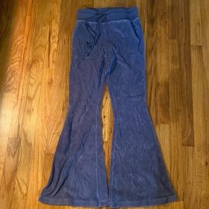 Aerie sweatbands with string for waist. Flare at the bottom.